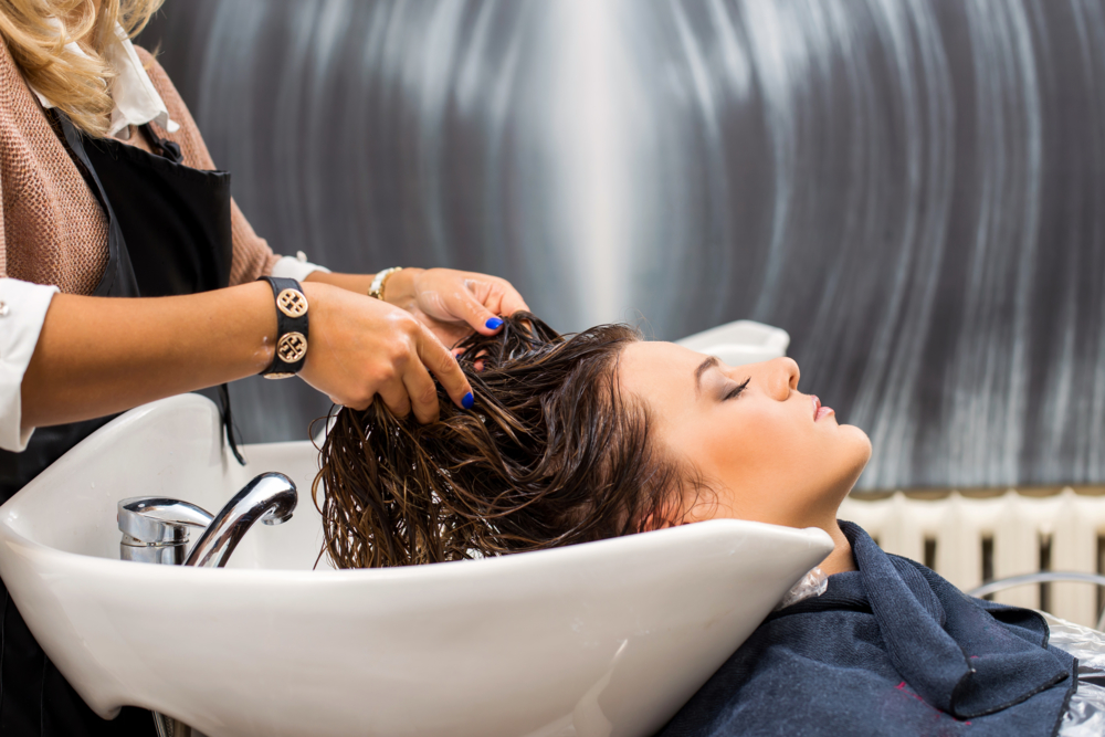 Zabiegi odżywcze dla włosów: co wybrać w salonie fryzjerskim? - Royal Hair Blog